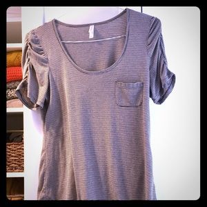 Women's short sleeve creme and brow top