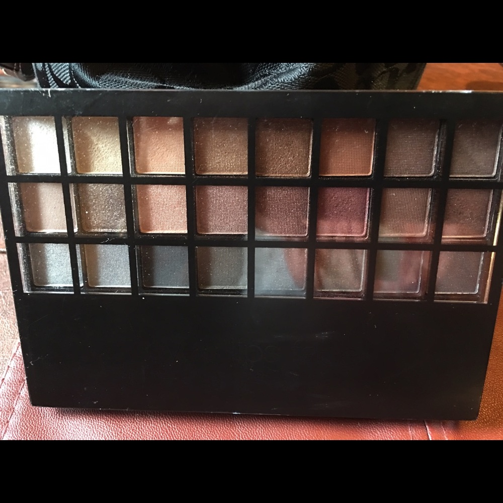e.l.f. 24-color Eyeshadow Palette