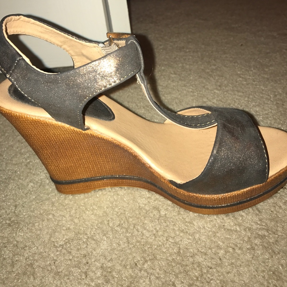 cute wedges but they stay in my closet!