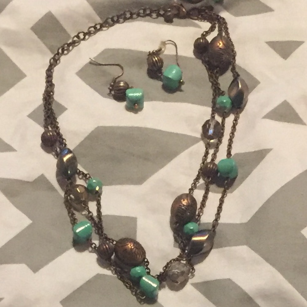 Premier Designs Necklace Set with Bracelet