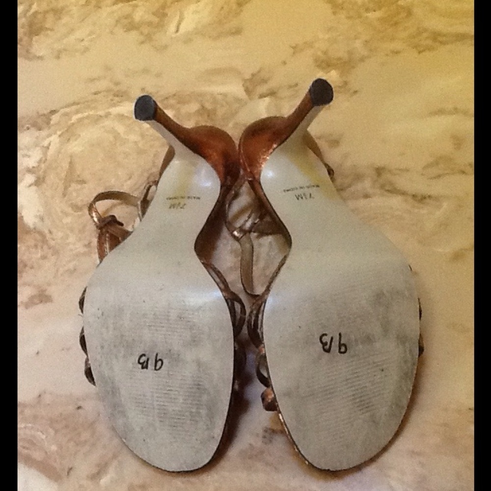 🚫DONATED🚫 PIERRE DUMAS Copper Metallic Heels - Picture 4 of 4