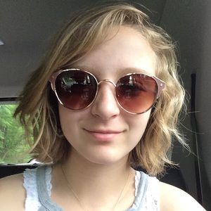 Meet your Posher, Tessa