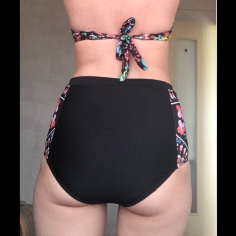 Swimsuit - Picture 4 of 4