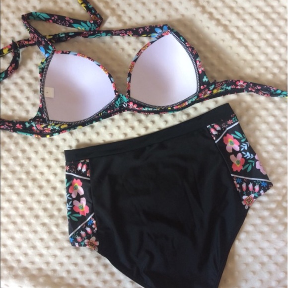 Swimsuit - Picture 2 of 4