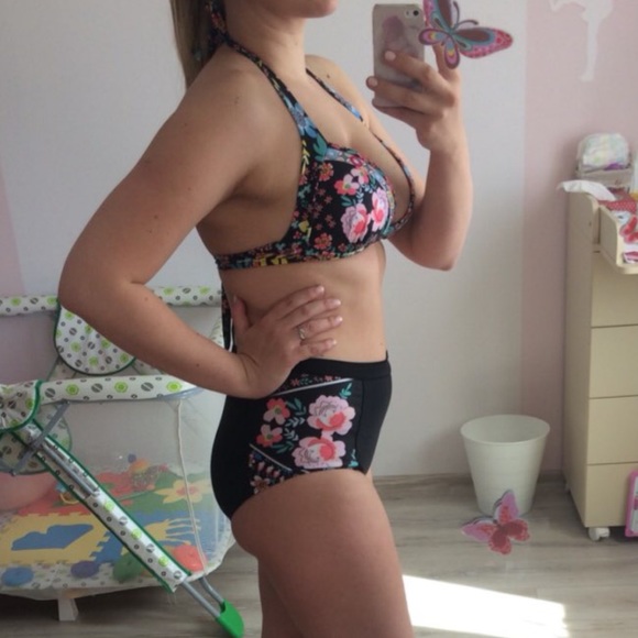 Swimsuit - Picture 3 of 4