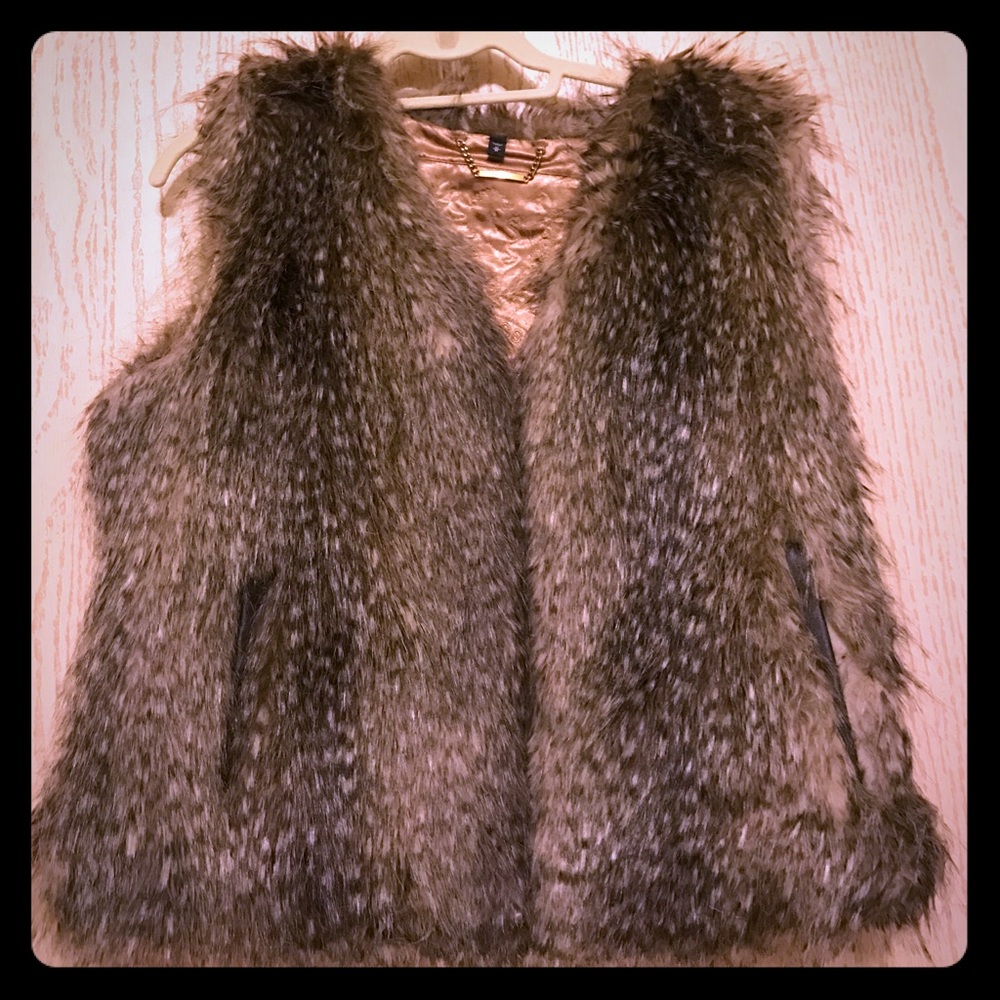 Express Fall Fur Vest Size M