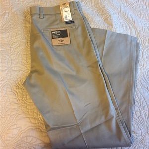 NWT Dockers D1 style 33x30.