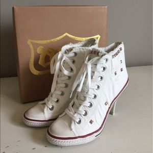 Canvas high heels
