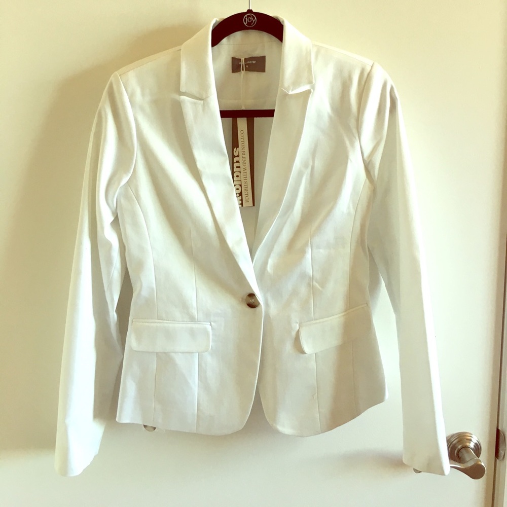 NWT Beautiful white blazer