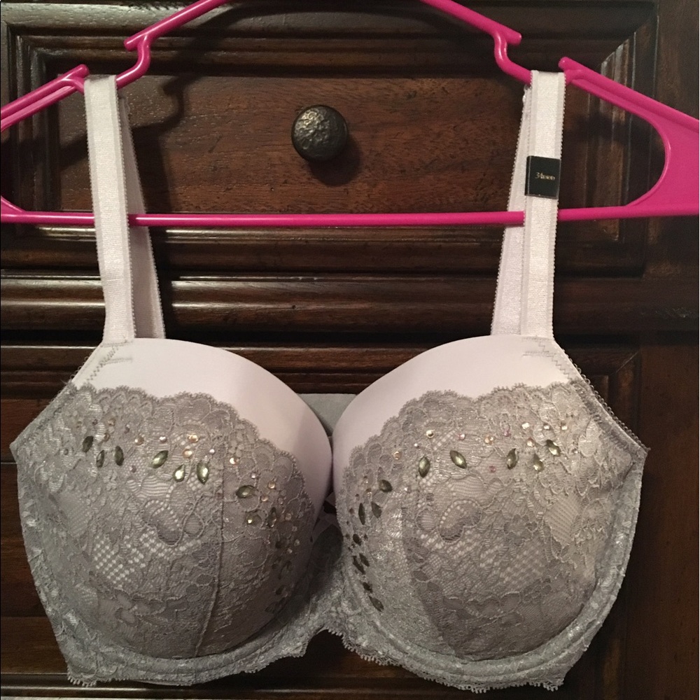 Victoria Secret bra. 34 DDD NWT