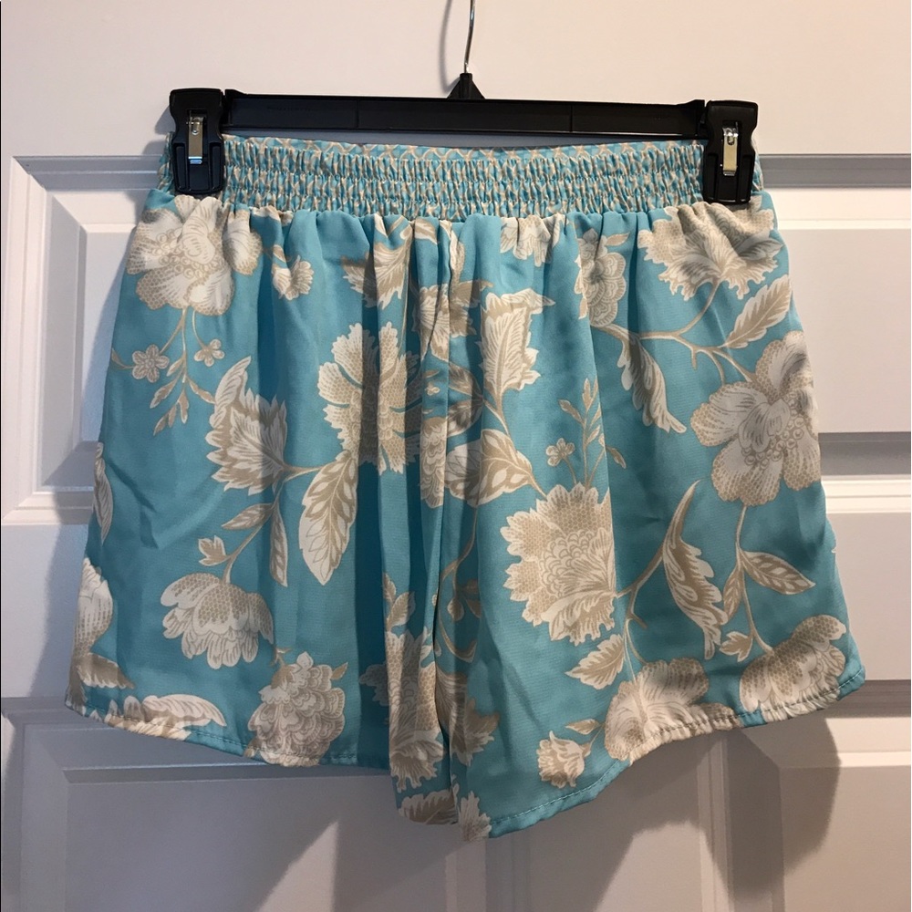 Francesca Collection's women's floral shorts - Picture 3 of 3