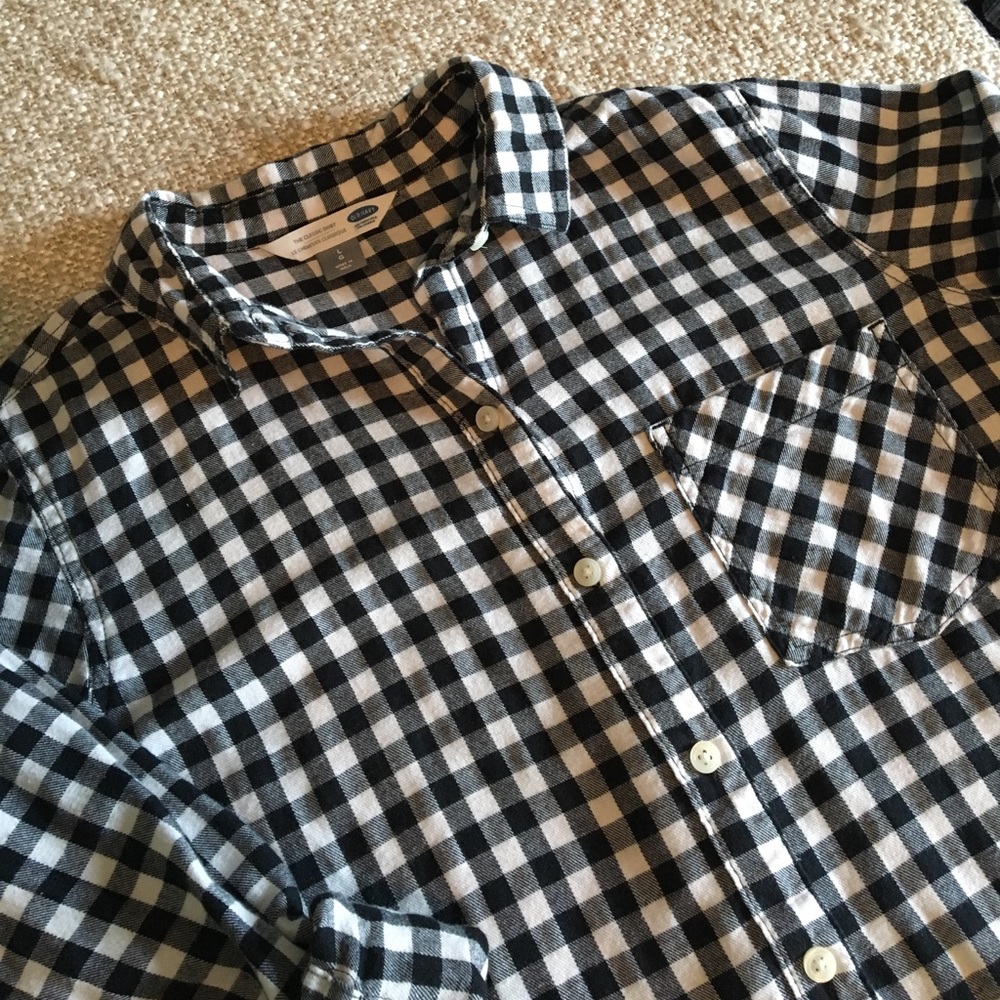 🖤Black and white plaid button down top🖤