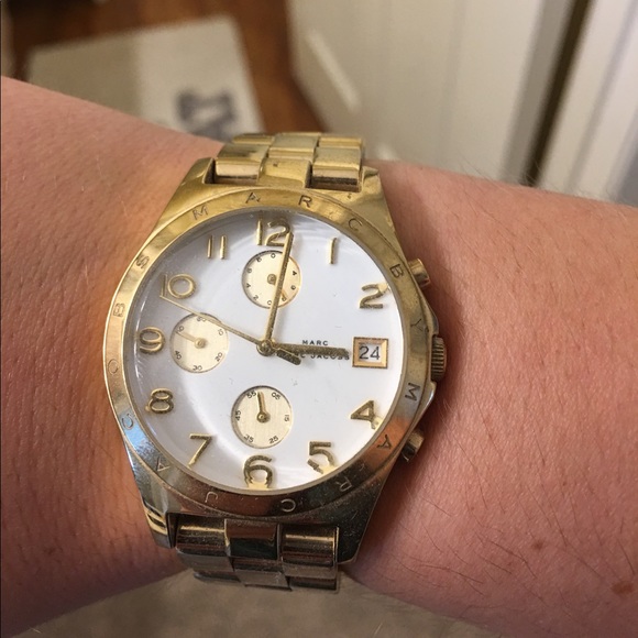 Marc Jacobs Gold Watch - Picture 2 of 2