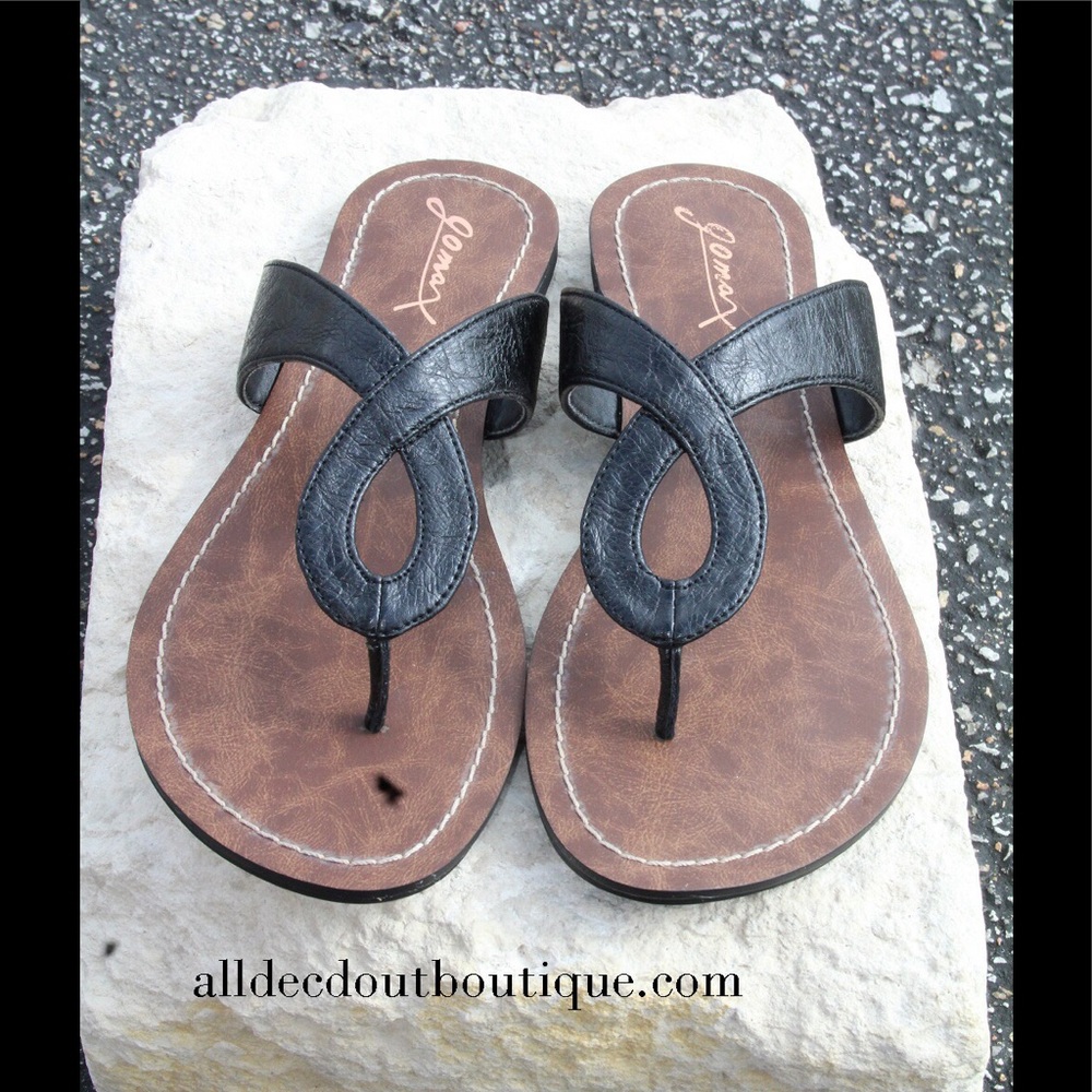 Gomax Black Keyhole Flip Flop Sandals