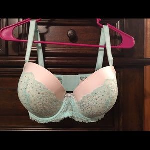 Victoria Secret 34DDD Bra