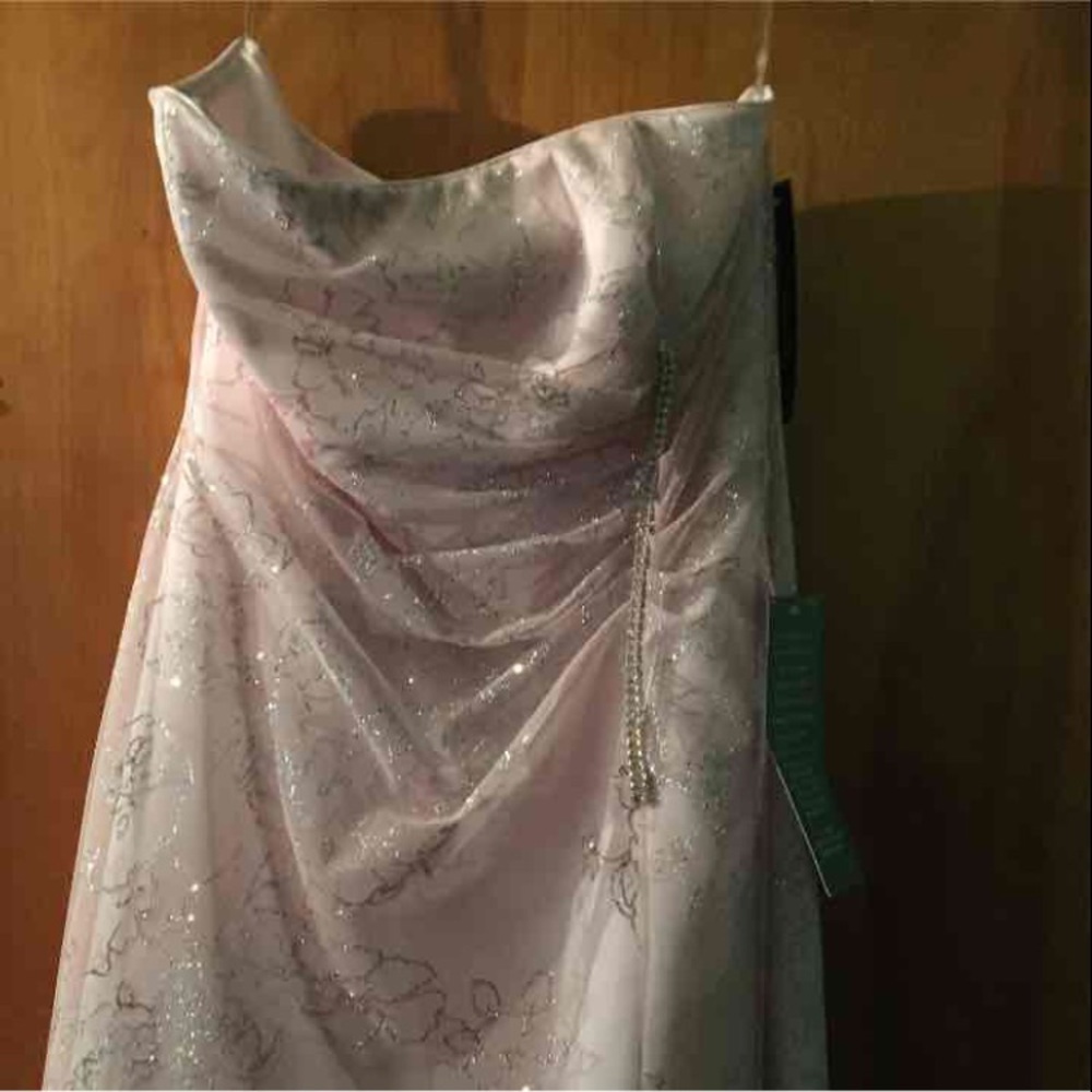 Dress - Picture 3 of 4