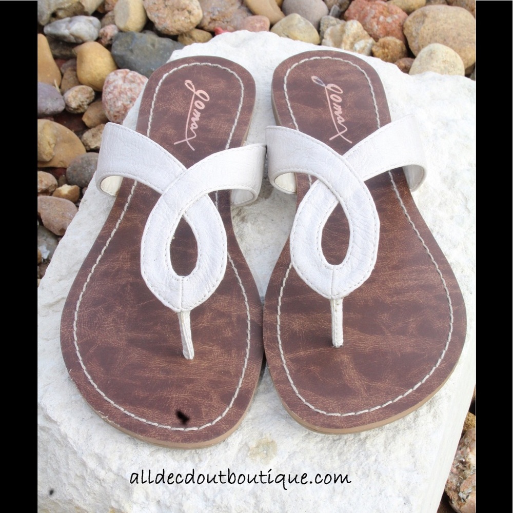 Gomax Ivory Keyhole Flip Flop Sandals
