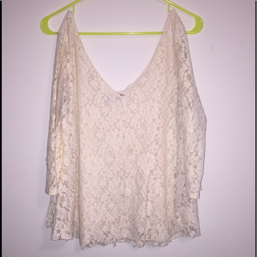 Lace American Eagle top 😊