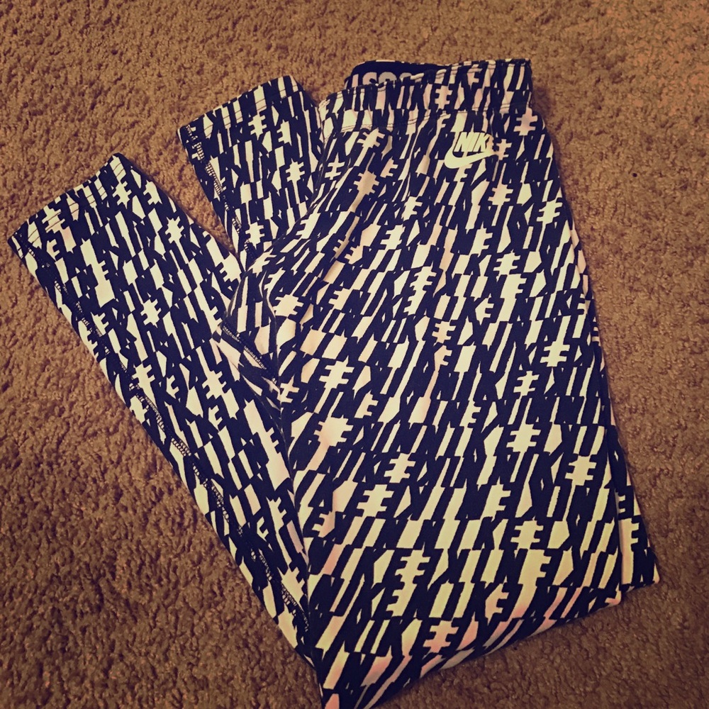 NIKE Logo Leggings size M