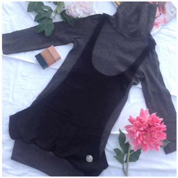 Fashion Designer's Sweater - Picture 4 of 7