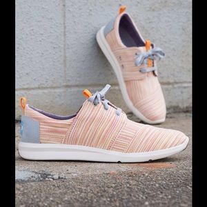 Toms Del Rey Sneakers❗️ 1 Hour Sale‼️