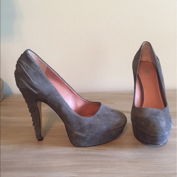 Vince Camuto grey suede heels. Size 8 - Picture 1 of 4