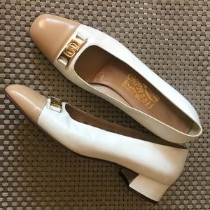 Ferragamo spectator pumps chunky heel white/beige