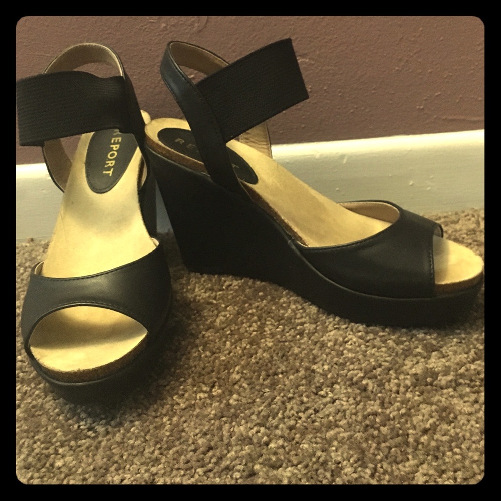 Cute comfortable black wedges