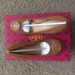 Tory Burch Caroline style wedge in Tan. Size 7.