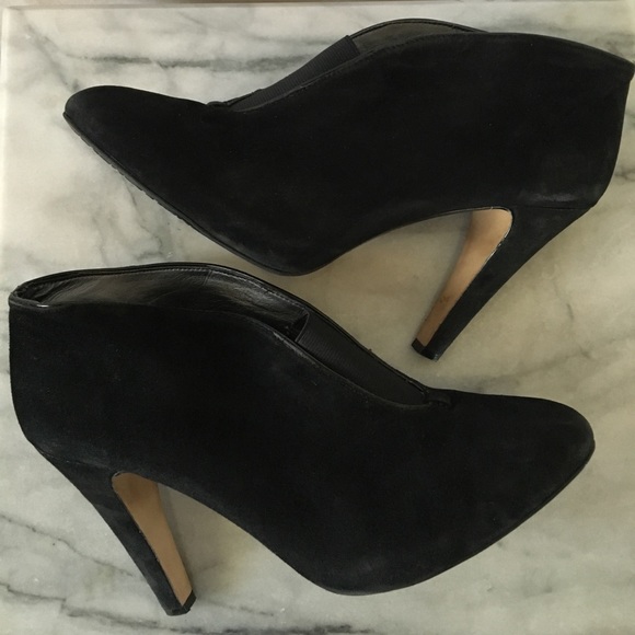 AdRieNne ViTtaDini suEde AnKle b00ties - Picture 5 of 11