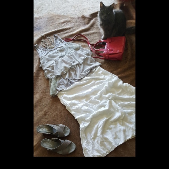 Flowy layered gray & lace tank - Picture 2 of 2