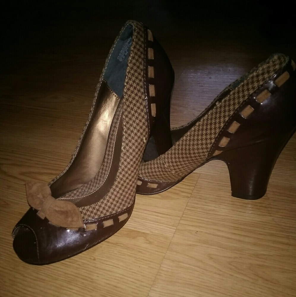 Heels - Picture 2 of 2