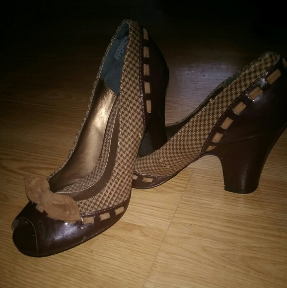Heels - Picture 2 of 2