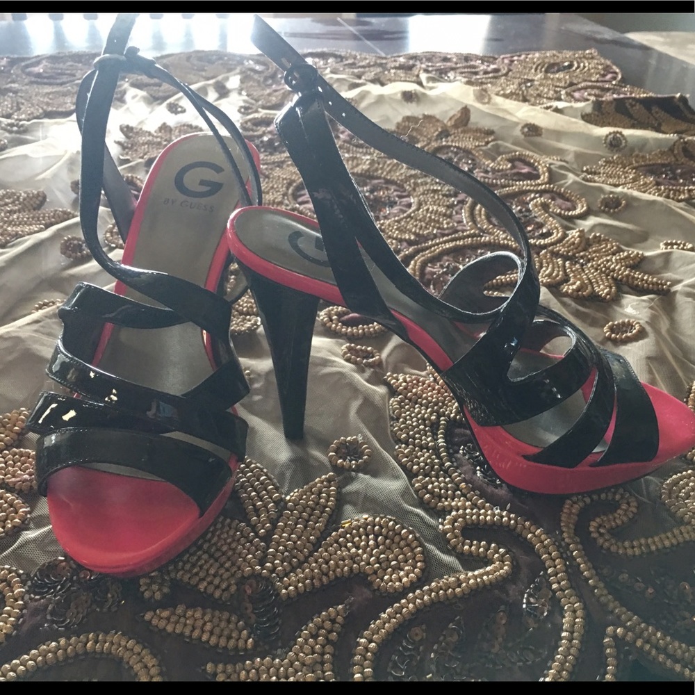 Patten leather guess strappy sandals