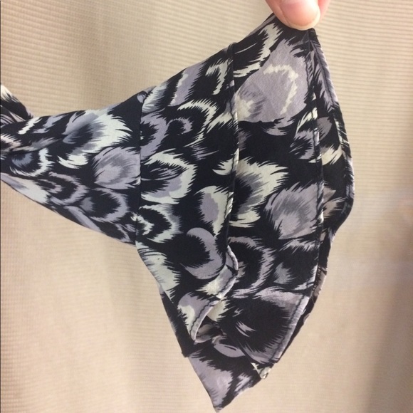 Laila & Savannah 100% silk blouse - Picture 2 of 2