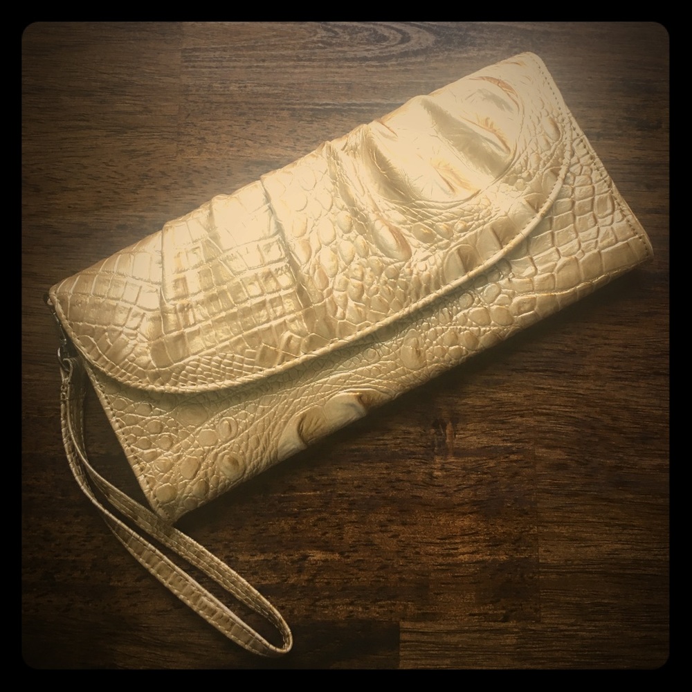 Gold faux snakeskin clutch/wristlet