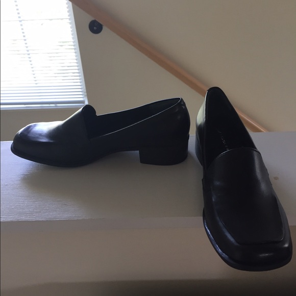 black shoes. - Picture 4 of 6