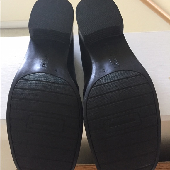 black shoes. - Picture 5 of 6