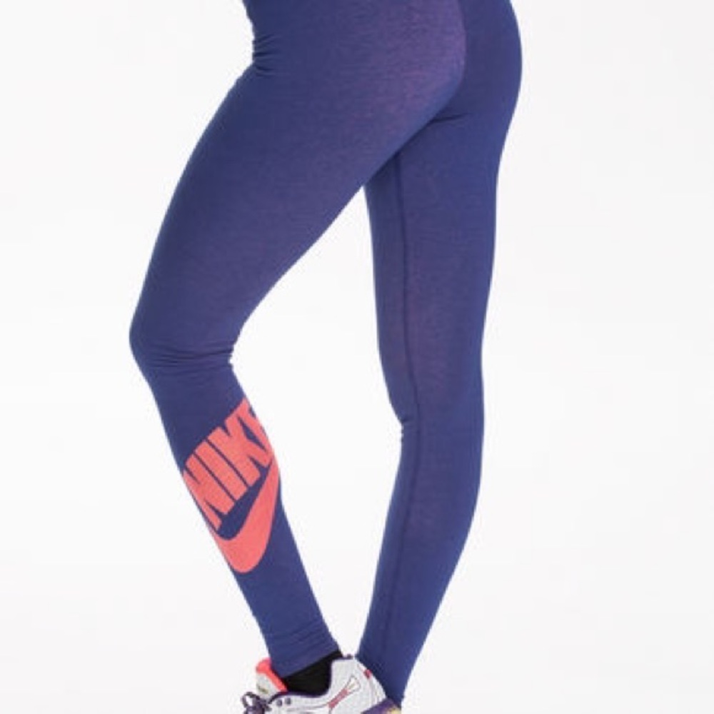 Nike Leg-a-See Logo Leggings