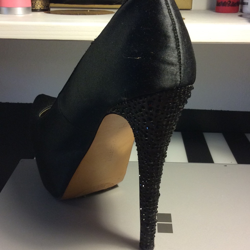 Heels - Picture 2 of 4
