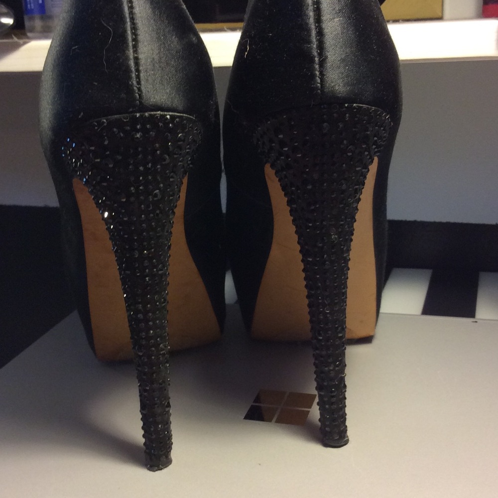 Heels - Picture 4 of 4