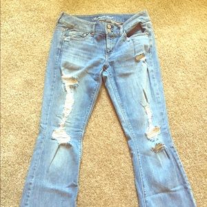 AE distressed Artist Jeans