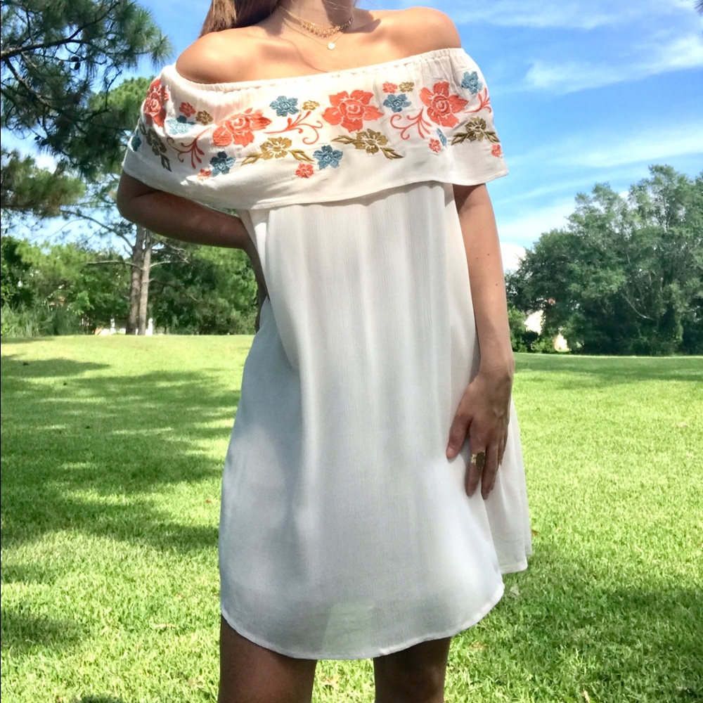LAST ONE Embroidered Off the Shoulder Dress