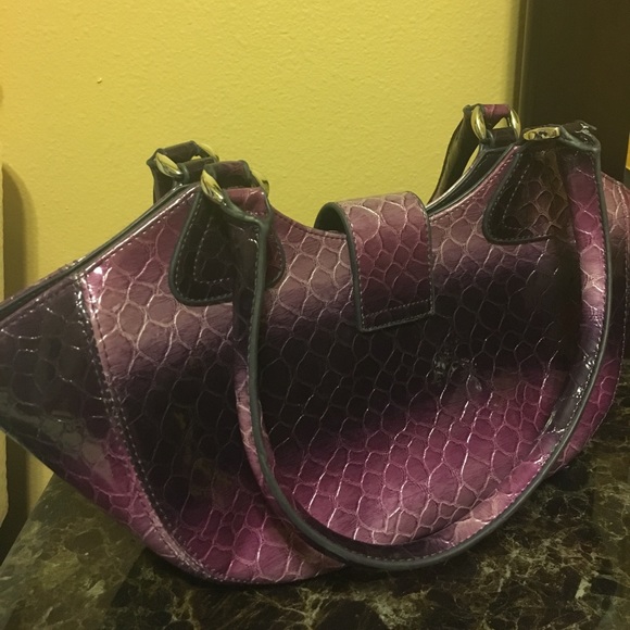 Vittorio Handbag & Wallet - Picture 2 of 5