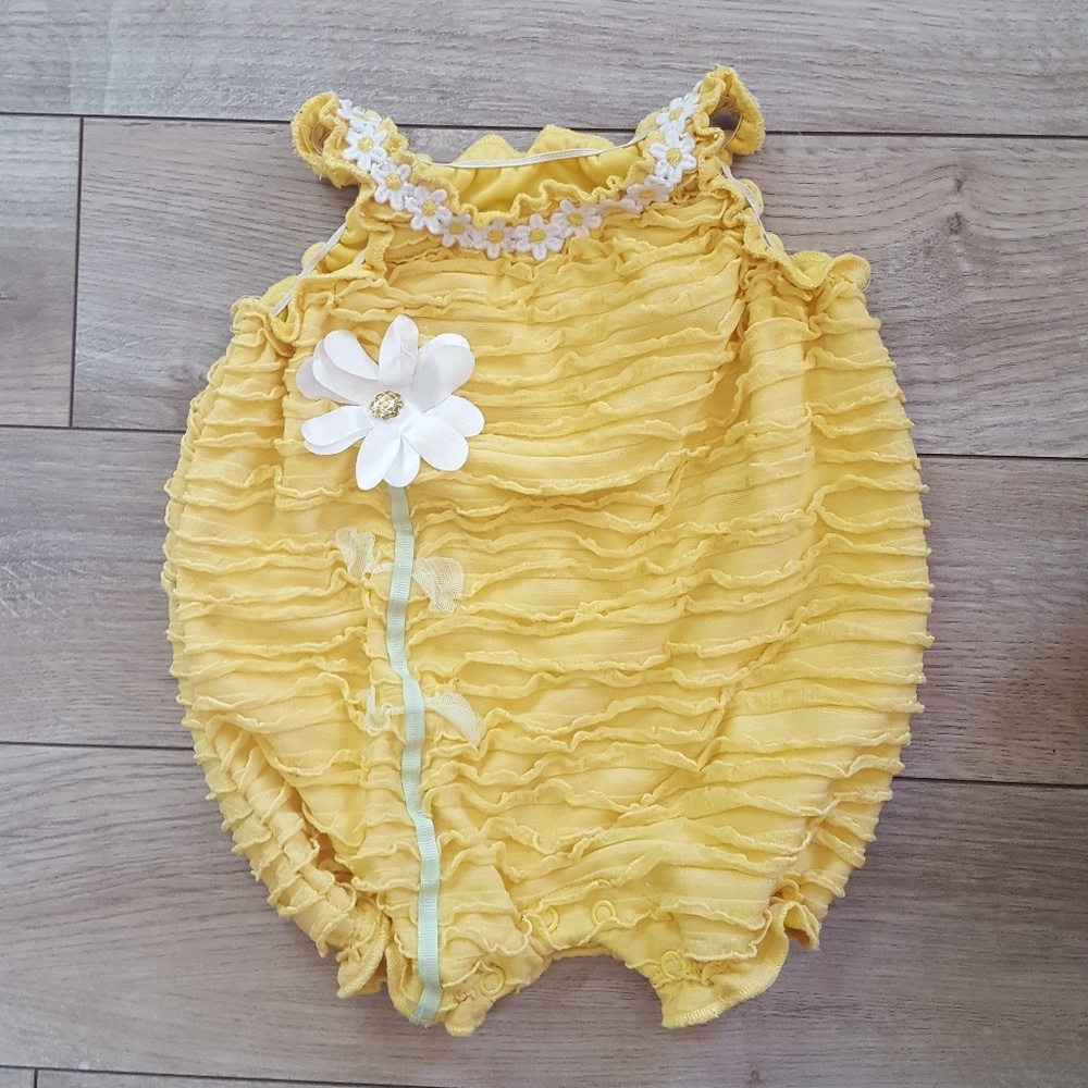 🛍✂️CUTTING PRICES Nanette baby romper✂️🛍