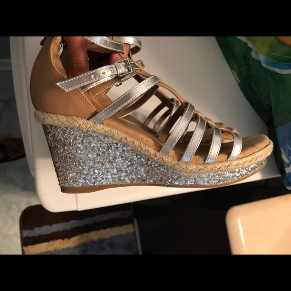 Stuart Weitzman kids shoe in size 4 - Picture 3 of 4