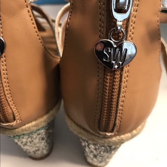 Stuart Weitzman kids shoe in size 4 - Picture 4 of 4