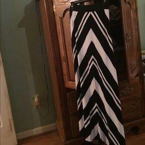 Chico's black and white maxi skirt. Perfect 3