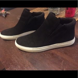 Kenneth Kole Reaction booties