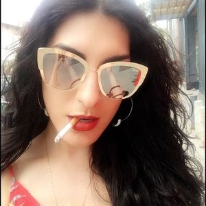 Meet your Posher, Dahna